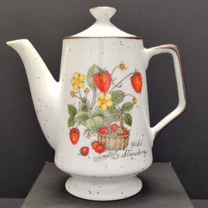 VGT,Klassen Giftware Sakatoon Ceramic Teapot with Wild Strawberry Pattern.